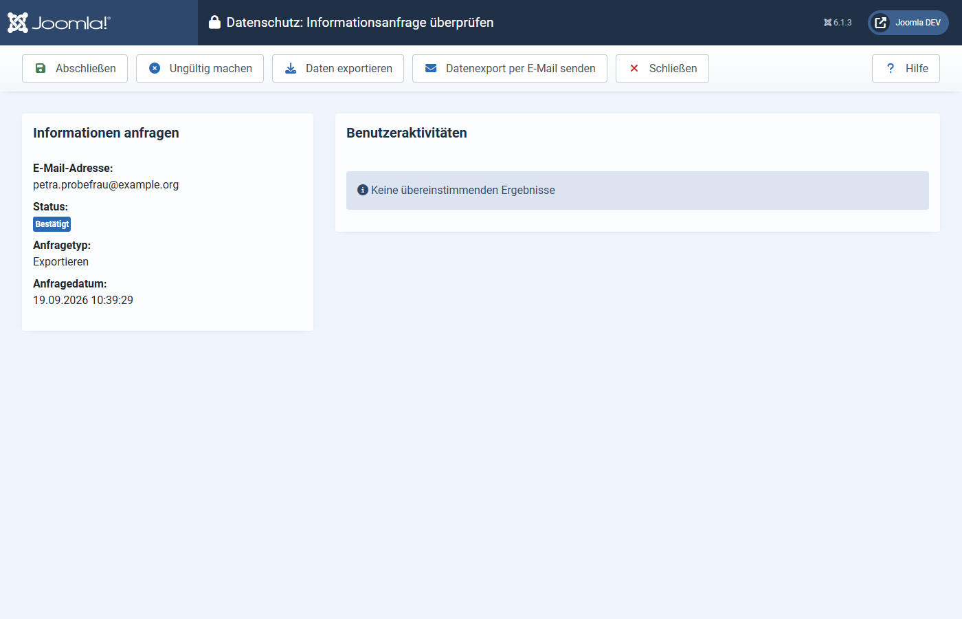 Eine bestätigte Auskunftsanfrage in Joomlas Datenschutzverwaltung mit den Schaltflächen Daten exportieren und Datenexport per E-Mail senden